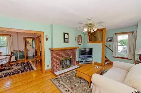 16 School St, Schenectady, NY 12304 photo 4