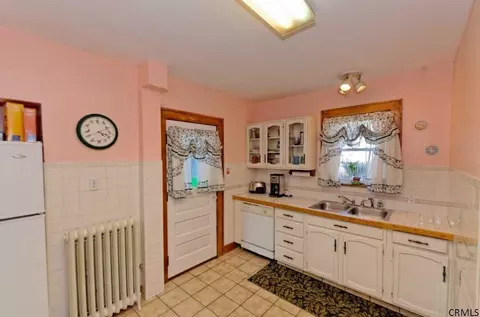 16 School St, Schenectady, NY 12304 photo 7