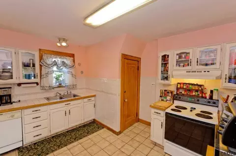 16 School St, Schenectady, NY 12304 photo 3