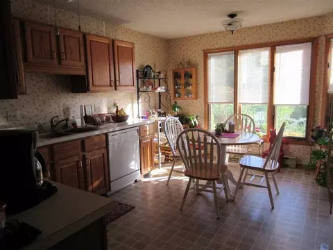 5 Constitution Dr, Glenmont, NY 12077 photo 3