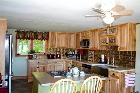 247 Klapmeyer Rd, Amsterdam, NY 12010 photo 4