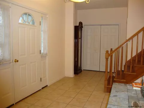 71 Patterson Dr, Glenmont, NY 12077 photo 4