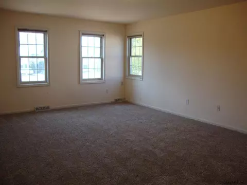 71 Patterson Dr, Glenmont, NY 12077 photo 14