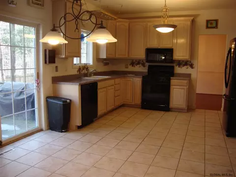 71 Patterson Dr, Glenmont, NY 12077 photo 9