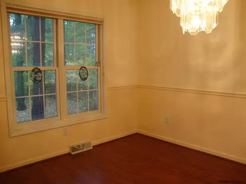 71 Patterson Dr, Glenmont, NY 12077 photo 6