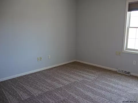 71 Patterson Dr, Glenmont, NY 12077 photo 13