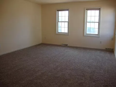 71 Patterson Dr, Glenmont, NY 12077 photo 12