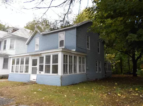 5 Winston Pl, Schenectady, NY 12304 photo 2