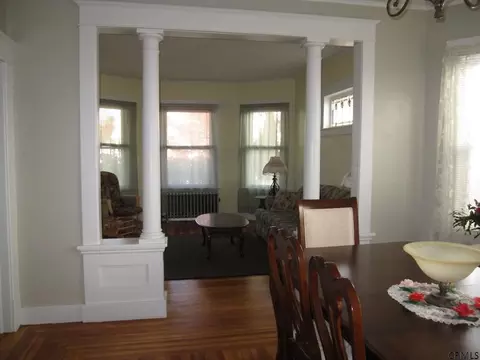822 Hampton Ave, Schenectady, NY 12309 photo 3
