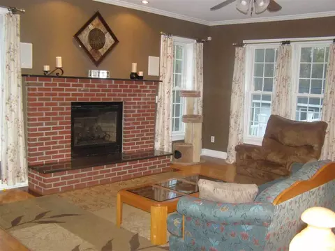 38 Beverly Dr, Albany, NY 12203 photo 4