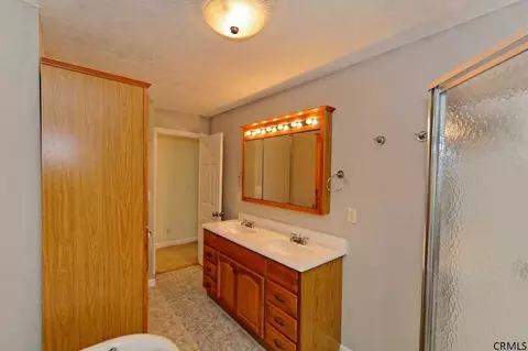 812 Thompson St, Schenectady, NY 12306 photo 20