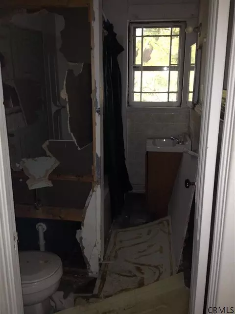 30 Henry St, Schenectady, NY 12304 photo 6