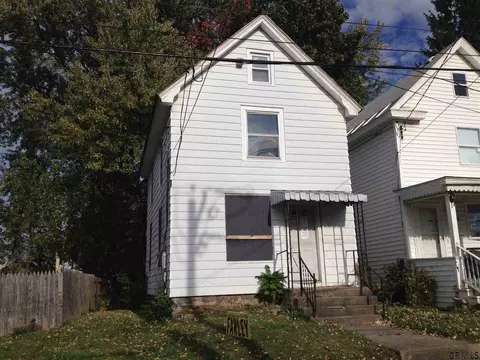 30 Henry St, Schenectady, NY 12304 photo 1