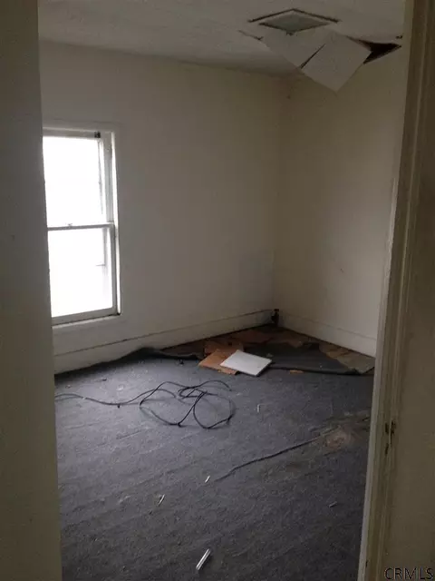 30 Henry St, Schenectady, NY 12304 photo 5