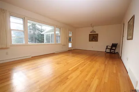 535 Wayne Pl, Delmar, NY 12054 photo 4