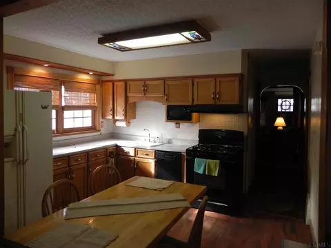 233 Eleventh St, Schenectady, NY 12306 photo 3