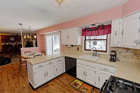35 Algonquin Rd, Clifton Park, NY 12065 photo 8