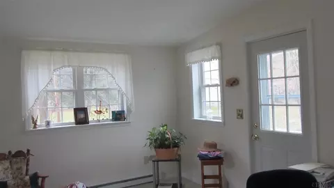 4 E Bayberry Rd, Glenmont, NY 12077 photo 9