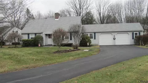 4 E Bayberry Rd, Glenmont, NY 12077 photo 1