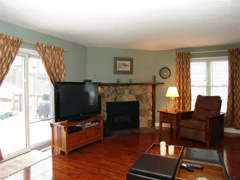 30 Mapleridge Ave, Clifton Park, NY 12065 photo 4