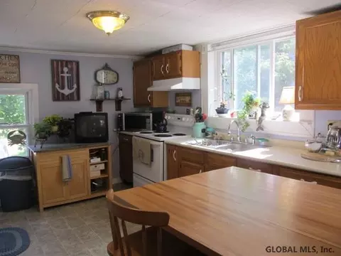 112 School St, Schoharie, NY 12157 photo 3
