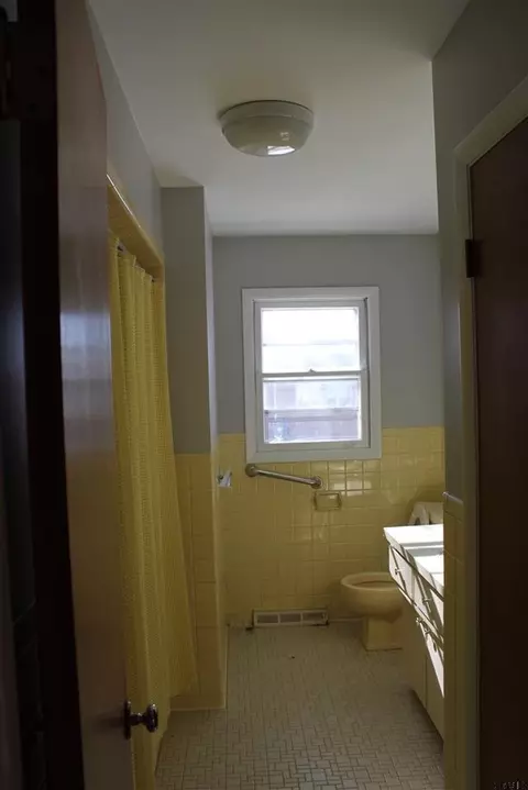1246 Hendrickson Ave, Schenectady, NY 12309 photo 10