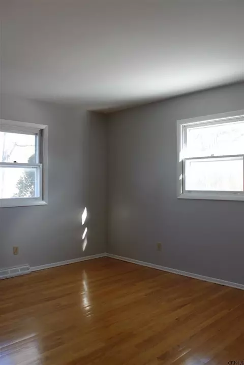 1246 Hendrickson Ave, Schenectady, NY 12309 photo 12