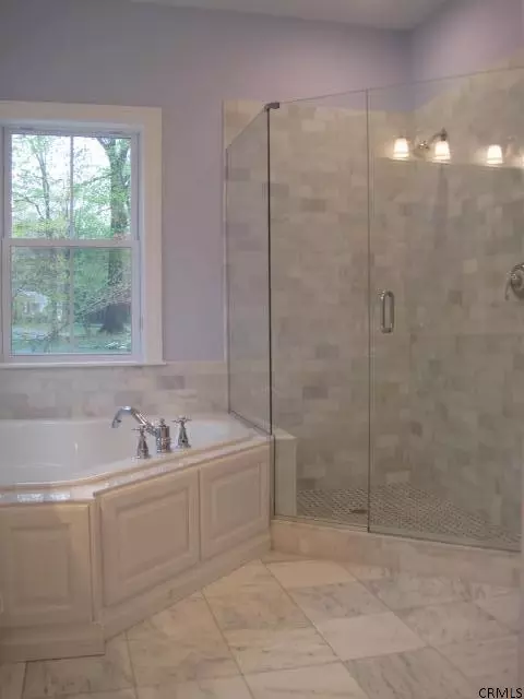 21 Leonard Pl, Delmar, NY 12054 photo 5