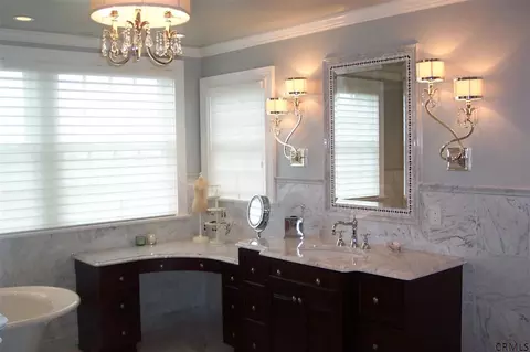 21 Leonard Pl, Delmar, NY 12054 photo 7