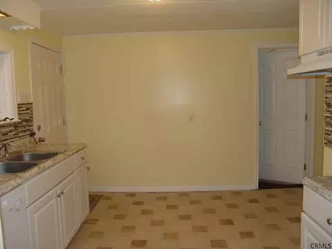 1039 Keyes Ave, Schenectady, NY 12309 photo 4
