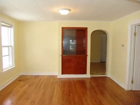 1039 Keyes Ave, Schenectady, NY 12309 photo 2