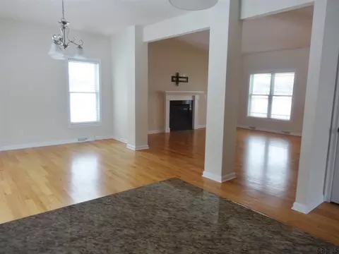 19 Bridle Path, Selkirk, NY 12158 photo 2