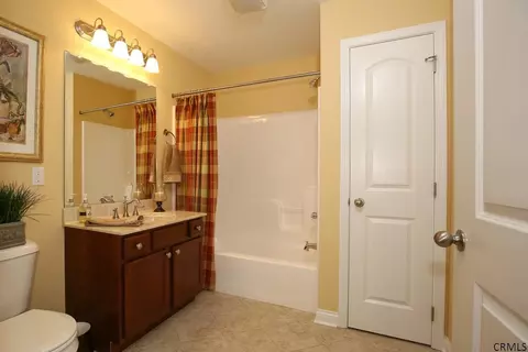 208 Paddock Cir, Schenectady, NY 12306 photo 13