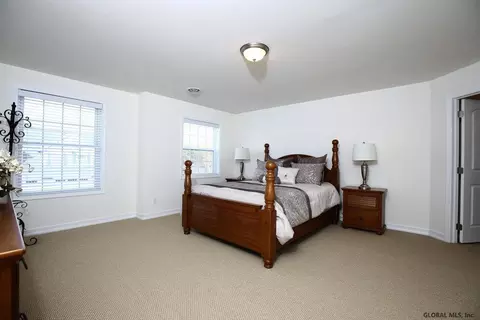 206 Paddock Cir, Schenectady, NY 12306 photo 11