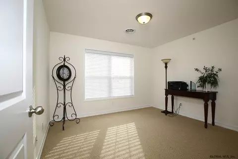 206 Paddock Cir, Schenectady, NY 12306 photo 13