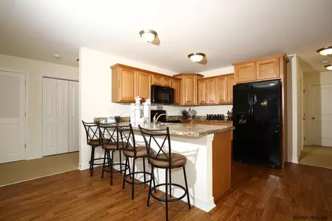 206 Paddock Cir, Schenectady, NY 12306 photo 5