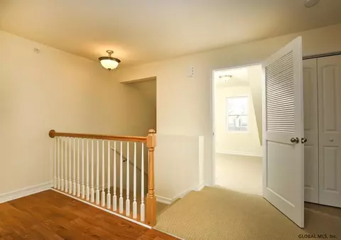 206 Paddock Cir, Schenectady, NY 12306 photo 4