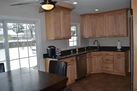 150 Eastholm Rd, Schenectady, NY 12304 photo 2