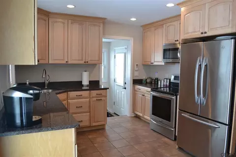 150 Eastholm Rd, Schenectady, NY 12304 photo 3