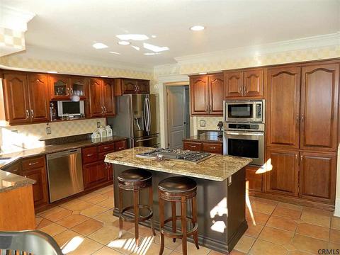 8 Maple Ct, Wilton, NY 12831 photo 2