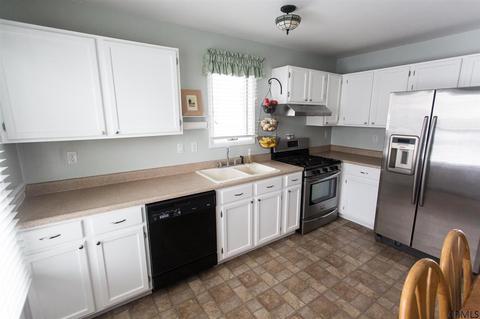 24 Cooks Ct, Waterford, NY 12188 photo 7