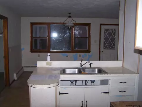 3 Walnut St, Corinth, NY 12822 photo 6