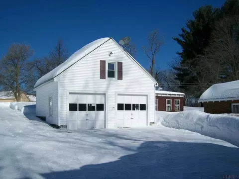 181 E State St, Gloversville, NY 12078 photo 2