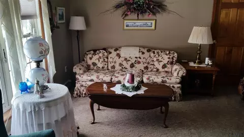 116 Della Valle Dr, Amsterdam, NY 12010 photo 2