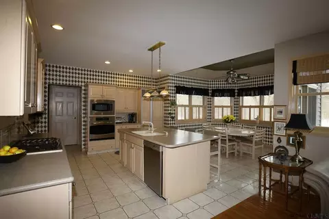 39 Mohawk Trl, Slingerlands, NY 12159 photo 5