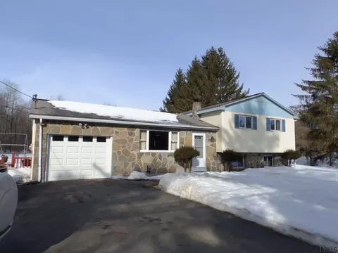 868 Midline Rd, Amsterdam, NY 12010 photo 1