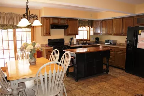 85 Carstead Dr, Slingerlands, NY 12159 photo 2