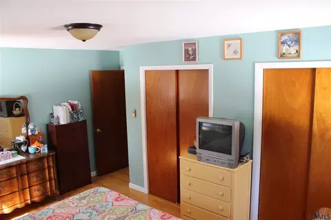 151 Della Valle Dr, Amsterdam, NY 12010 photo 17