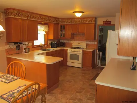 38 Memory Ln, Schenectady, NY 12306 photo 2