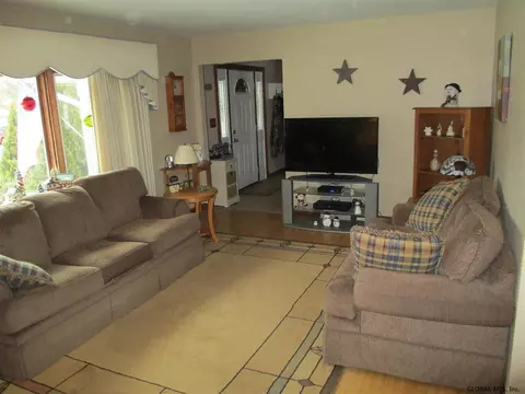 38 Memory Ln, Schenectady, NY 12306 photo 6